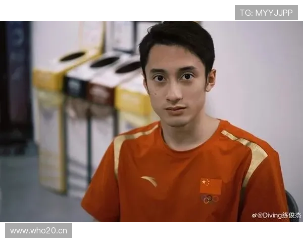 练俊杰和队友聚餐竟像明星开派对，这生活差距我服了！